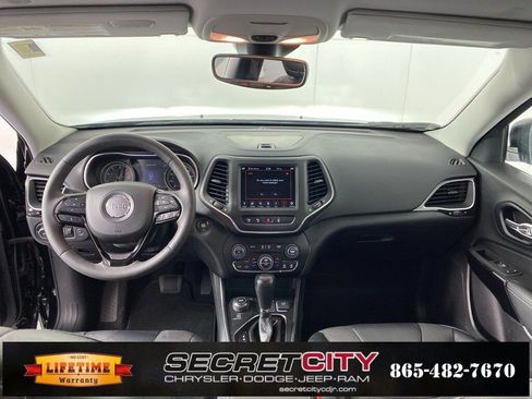 Used 2023 Jeep Cherokee Altitude Lux image 28