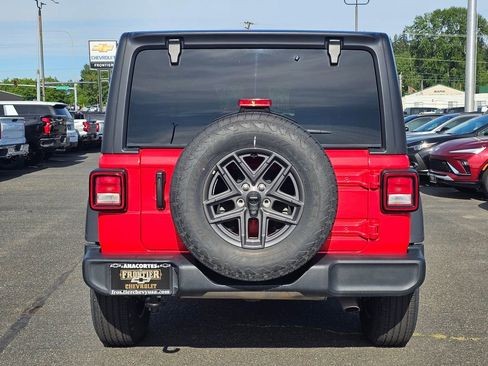 Used 2025 Jeep Wrangler Unlimited Sport AWD/4WD image 4