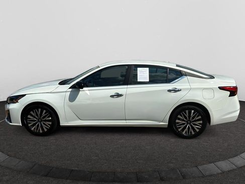 Used 2025 Nissan Altima 2.5 SV image 2