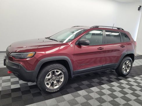 Used 2019 Jeep Cherokee Trailhawk AWD/4WD image 2