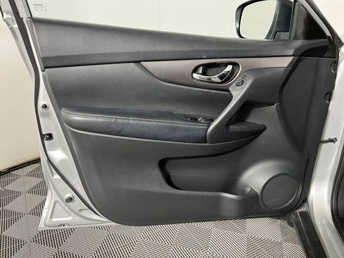 Used 2015 Nissan Rogue SV image 10