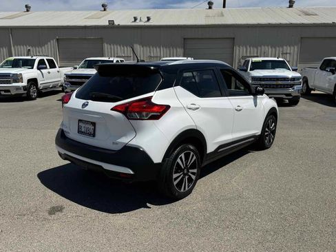 Used 2019 Nissan Kicks SR FWD image 10