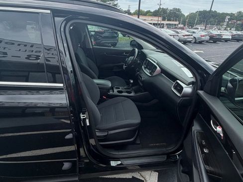 Used 2019 Kia Sorento S FWD image 22