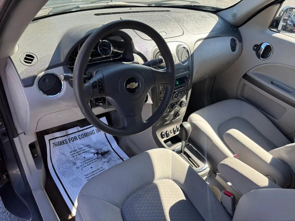 Used 2008 Chevrolet HHR LT FWD image 2
