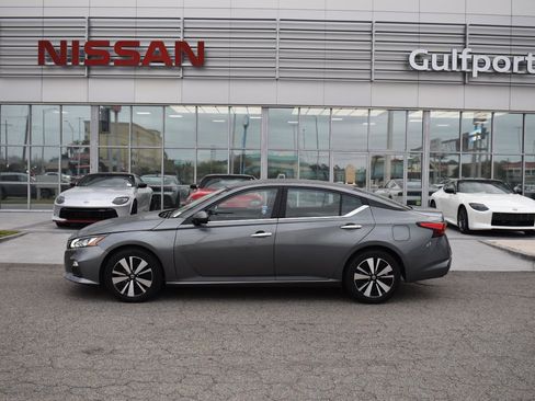 Used 2022 Nissan Altima 2.5 SV FWD image 3