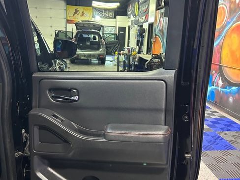 Used 2022 Nissan Frontier PRO-4X image 16