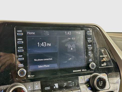 Used 2021 Toyota Highlander XLE AWD/4WD image 21