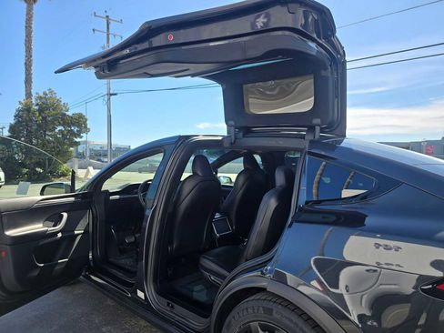 Used 2024 Tesla Model X image 22