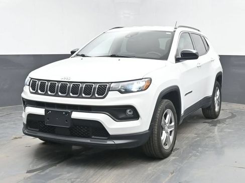 Used 2023 Jeep Compass Latitude AWD/4WD image 5