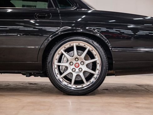 Used 2002 Jaguar XJ8 RWD image 25