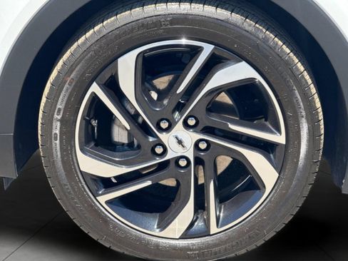 Used 2023 Chevrolet Bolt LT w/ Infotainment Package FWD image 24