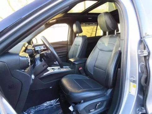Used 2020 Ford Explorer Limited image 29