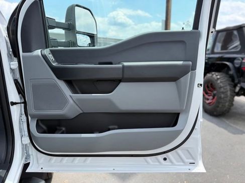 New 2026 Ford F550 4x4 Regular Cab Super Duty image 5
