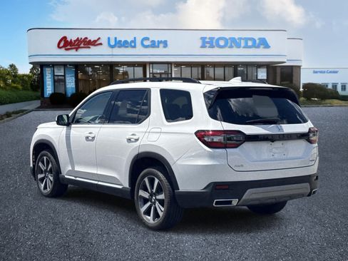 Used 2025 Honda Pilot Touring image 3