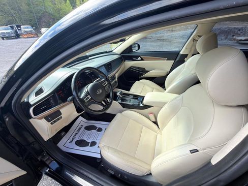 Used 2018 Kia Cadenza Premium FWD image 9
