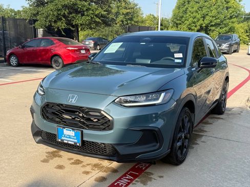 Used 2024 Honda HR-V Sport image 1