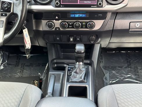Used 2022 Toyota Tacoma SR5 AWD/4WD image 16