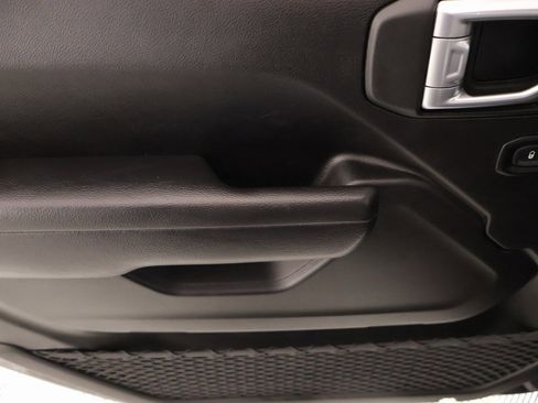 Used 2024 Jeep Wrangler Unlimited Rubicon w/ Technology Group image 16