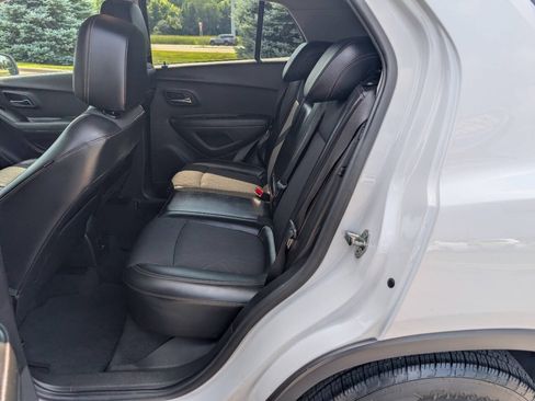 Used 2019 Chevrolet Trax LT w/ LT Convenience Package FWD image 13