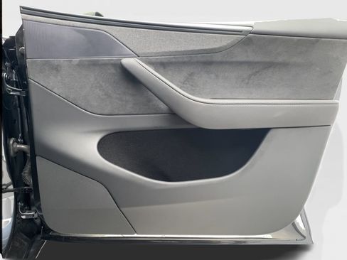 Used 2026 Tesla Model Y AWD image 31