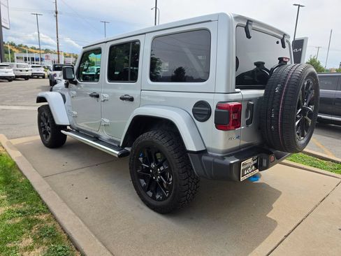 Used 2023 Jeep Wrangler Unlimited Sahara w/ Cold Weather Group AWD/4WD image 7