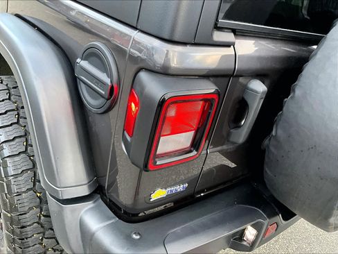 Used 2021 Jeep Wrangler Unlimited Rubicon image 33