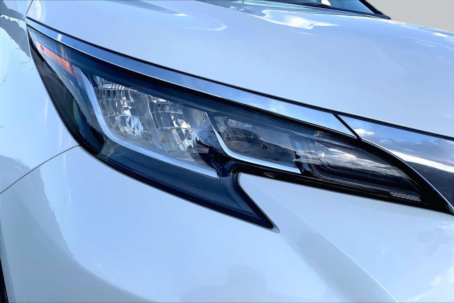 Used 2021 Toyota Sienna XLE w/ XLE Plus Package FWD image 27