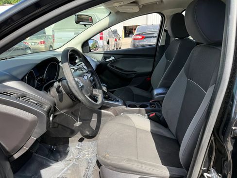 Used 2014 Ford Focus SE FWD image 2