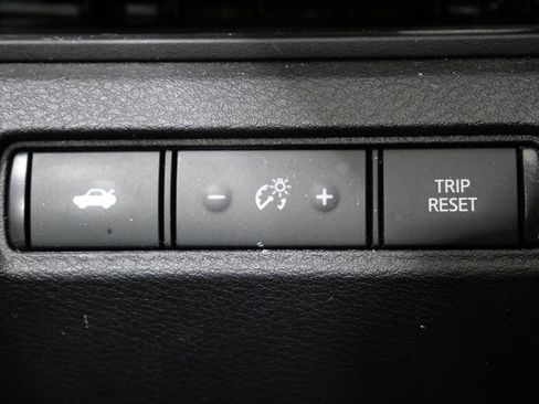 Used 2024 Nissan Altima 2.5 SV FWD image 14