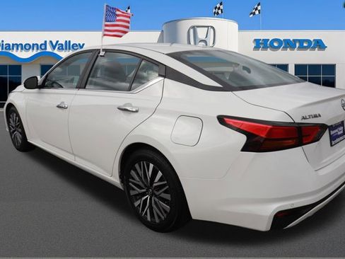 Used 2023 Nissan Altima 2.5 SV image 4