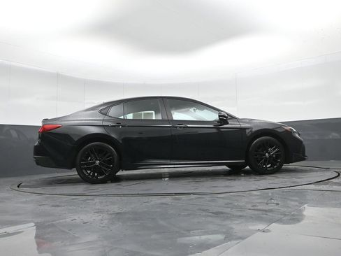 Used 2025 Toyota Camry SE image 33