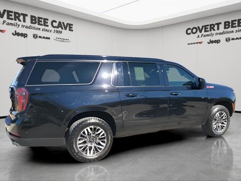 Used 2025 Chevrolet Suburban Z71 image 10