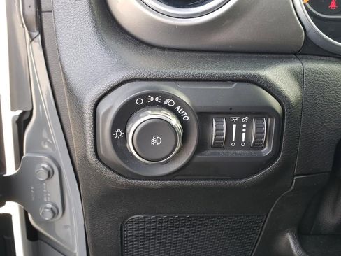 Used 2018 Jeep Wrangler Unlimited Sahara w/ Cold Weather Group image 32