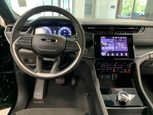 Certified 2023 Jeep Grand Cherokee Altitude AWD/4WD image 10