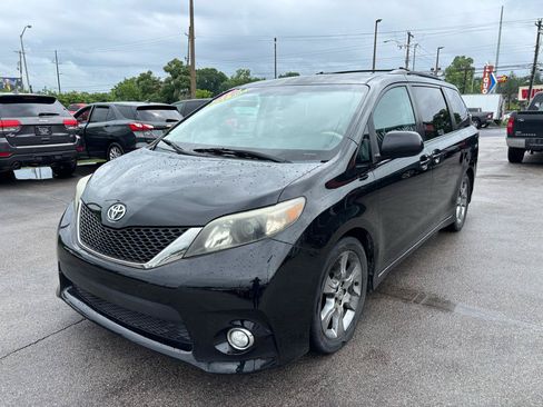 Used 2011 Toyota Sienna SE w/ Preferred Pkg FWD image 7