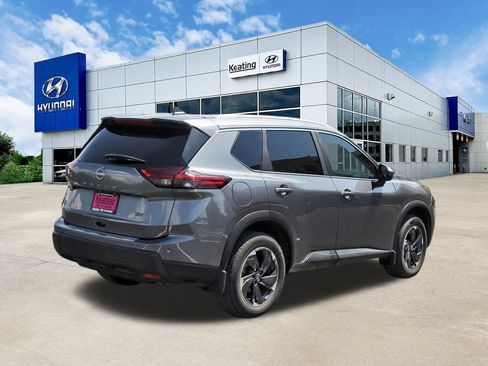Used 2024 Nissan Rogue SV w/ SV Premium Package FWD image 5
