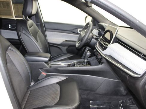 Used 2024 Jeep Compass Latitude image 22