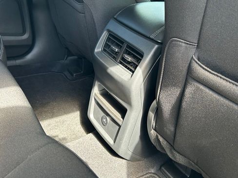 Used 2024 Ford Edge SE w/ Black Appearance Package image 33