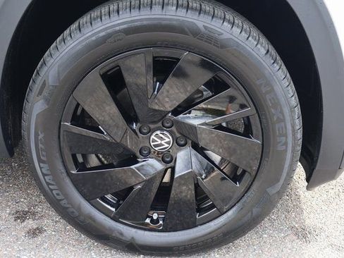 New 2026 Volkswagen Atlas SE image 9