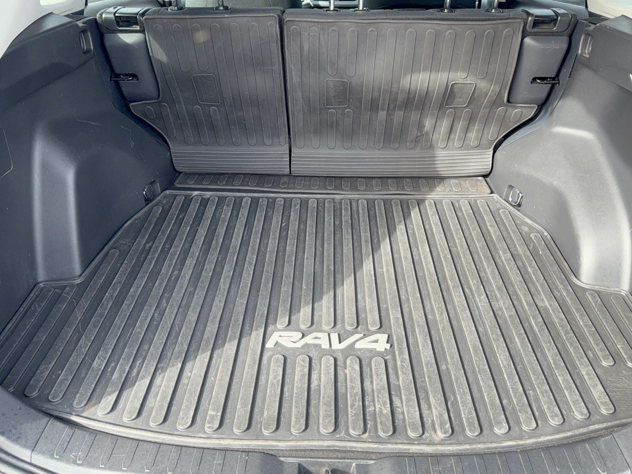 Used 2025 Toyota RAV4 LE AWD/4WD image 28