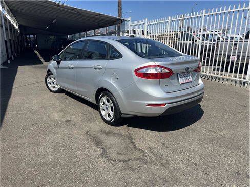 Used 2014 Ford Fiesta SE image 5