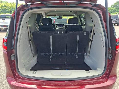 Used 2022 Chrysler Pacifica Touring-L w/ Uconnect Theater Family Group AWD/4WD image 29