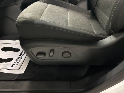 Used 2025 GMC Acadia Elevation FWD image 13