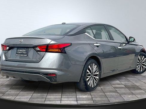 Used 2025 Nissan Altima 2.5 SV FWD image 7