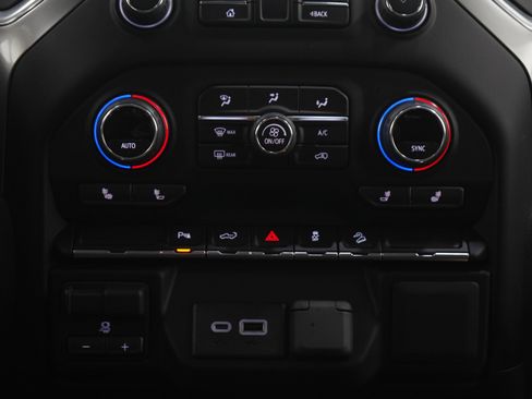 Used 2022 Chevrolet Silverado 2500 LT w/ Midnight Edition AWD/4WD image 19