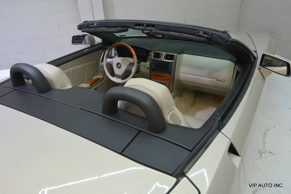 Used 2006 Cadillac XLR RWD image 28