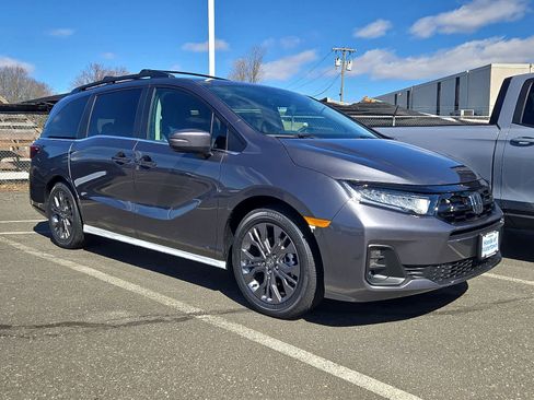 New 2026 Honda Odyssey Touring image 4