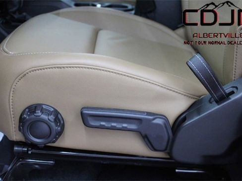 Used 2023 Jeep Gladiator Rubicon w/ Cold Weather Group image 11