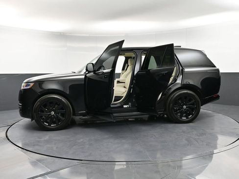 Used 2025 Land Rover Range Rover SE image 38