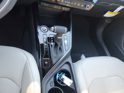 New 2025 Kia Niro EX image 22